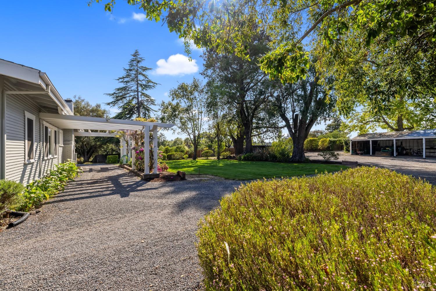 Detail Gallery Image 7 of 41 For 2855 Old Gravenstein Hwy, Sebastopol,  CA 95472 - 2 Beds | 1 Baths