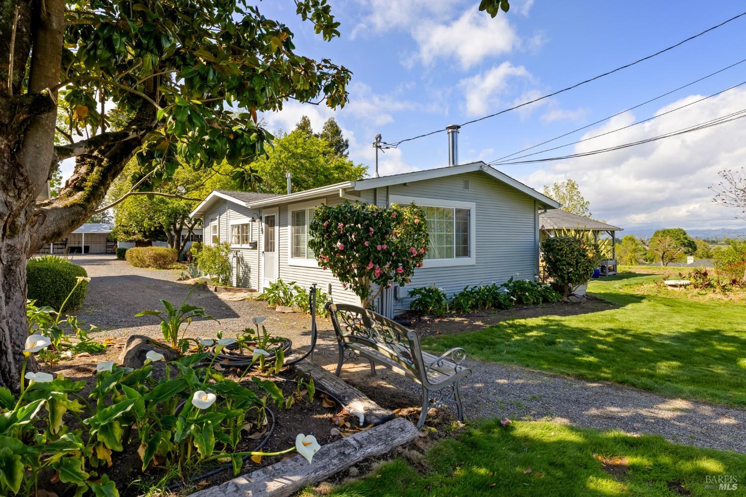 Detail Gallery Image 27 of 41 For 2855 Old Gravenstein Hwy, Sebastopol,  CA 95472 - 2 Beds | 1 Baths