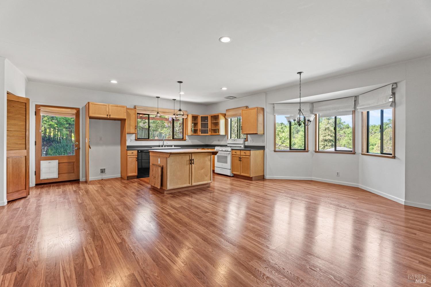 Detail Gallery Image 7 of 34 For 1875 Road B Rd, Redwood Valley,  CA 95470 - 3 Beds | 2 Baths