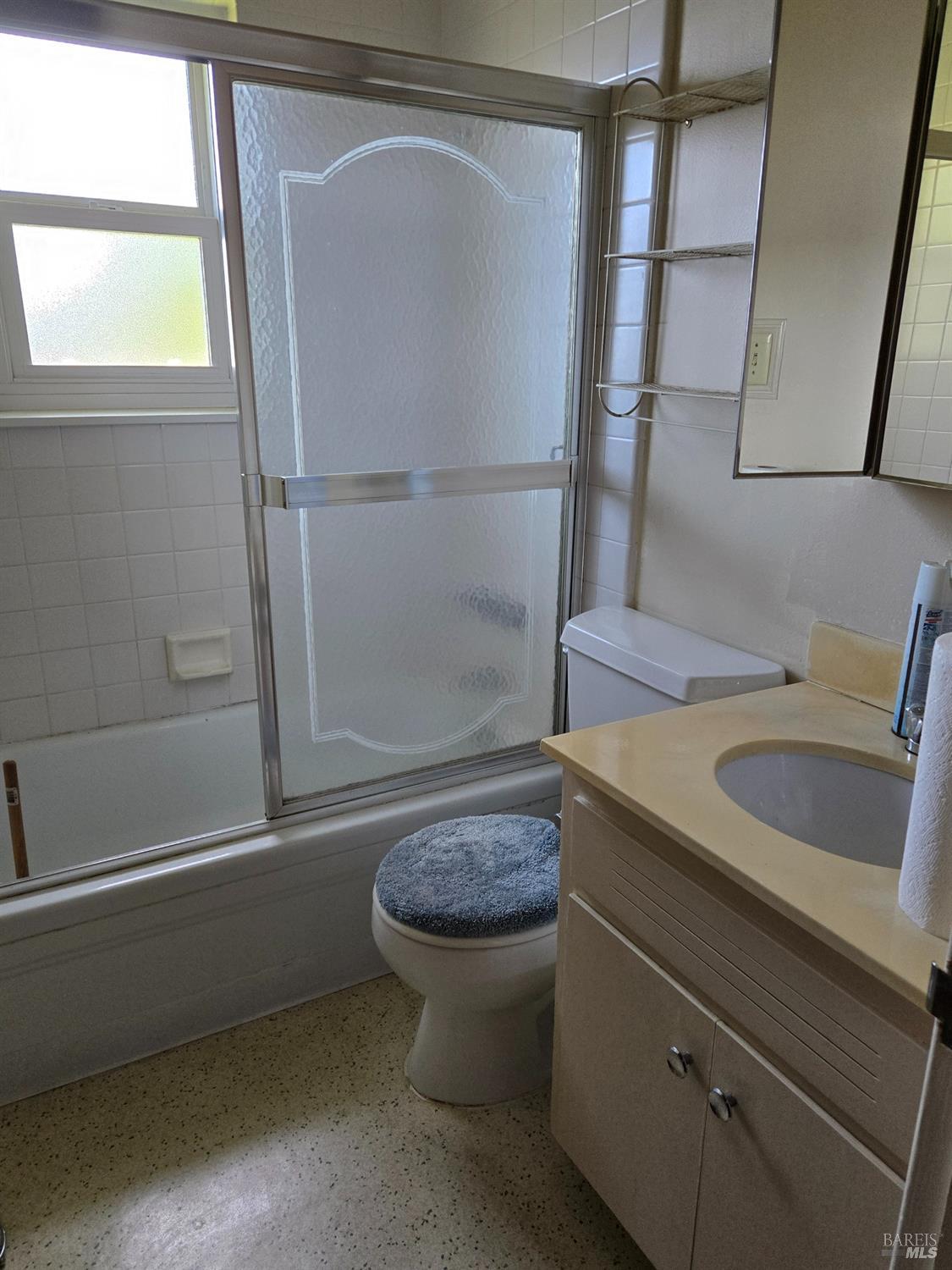 Detail Gallery Image 15 of 16 For 519 Tamarack Dr, San Rafael,  CA 94903 - 3 Beds | 2 Baths