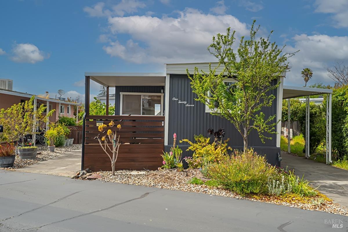 Detail Gallery Image 3 of 32 For 127 Coachman Ln 13, Santa Rosa,  CA 95404 - 2 Beds | 2 Baths