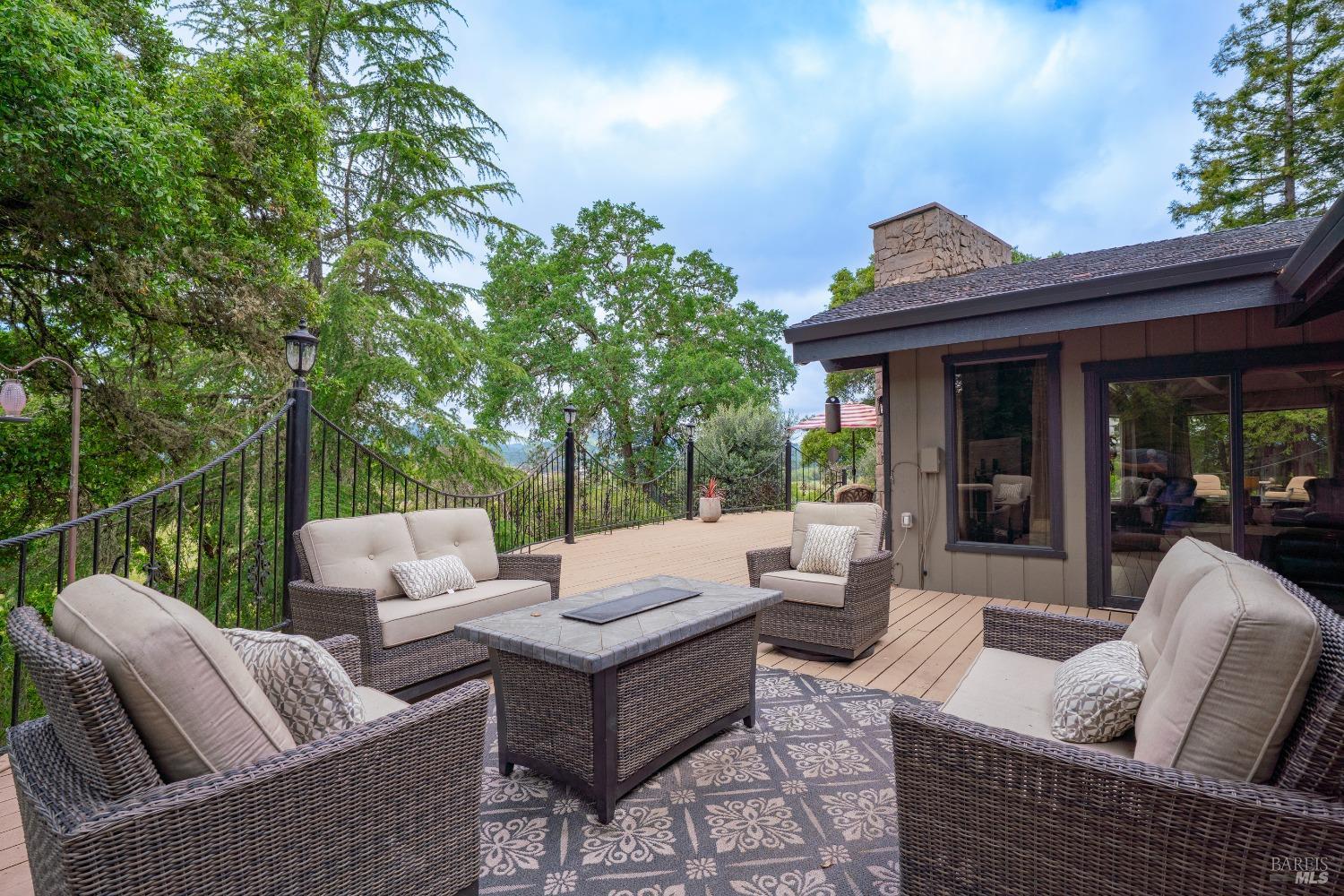 Detail Gallery Image 32 of 57 For 1340 Vista Verde Rd, Ukiah,  CA 95482 - 3 Beds | 2/1 Baths