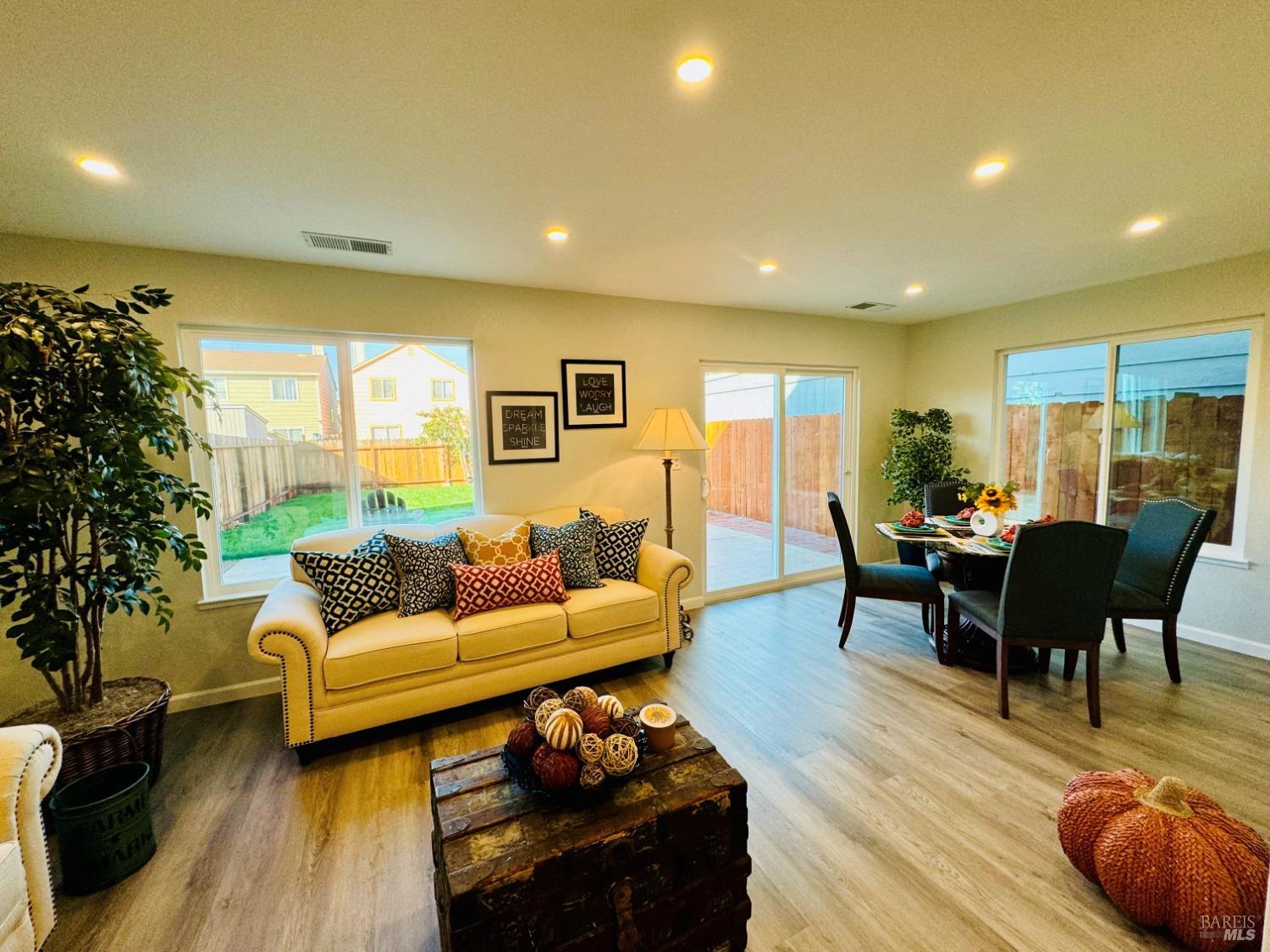 Detail Gallery Image 7 of 48 For 19 4th St, Richmond,  CA 94801 - 3 Beds | 2/1 Baths