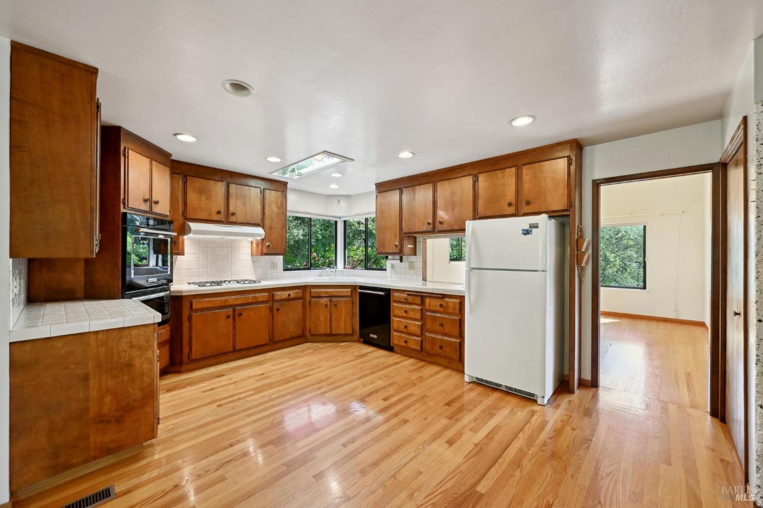 Detail Gallery Image 10 of 31 For 3369 Jaylee Dr, Santa Rosa,  CA 95404 - 4 Beds | 2/1 Baths