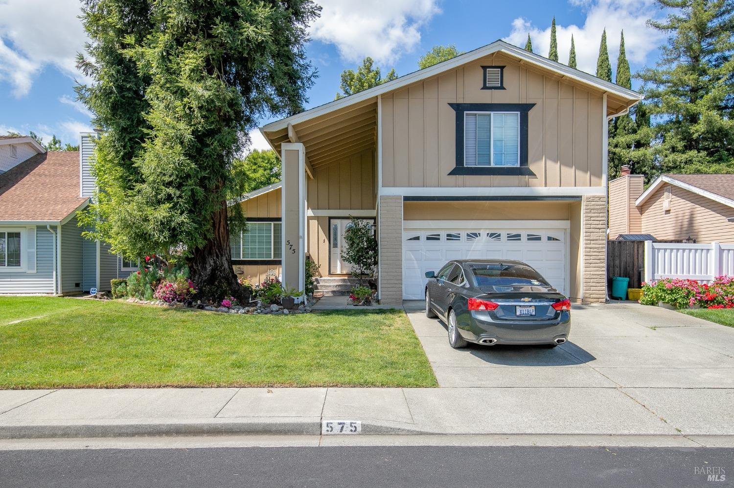 Detail Gallery Image 1 of 43 For 575 Gregory Dr, Vacaville,  CA 95687 - 4 Beds | 2/1 Baths