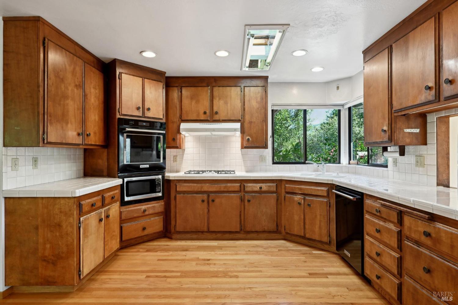 Detail Gallery Image 11 of 31 For 3369 Jaylee Dr, Santa Rosa,  CA 95404 - 4 Beds | 2/1 Baths