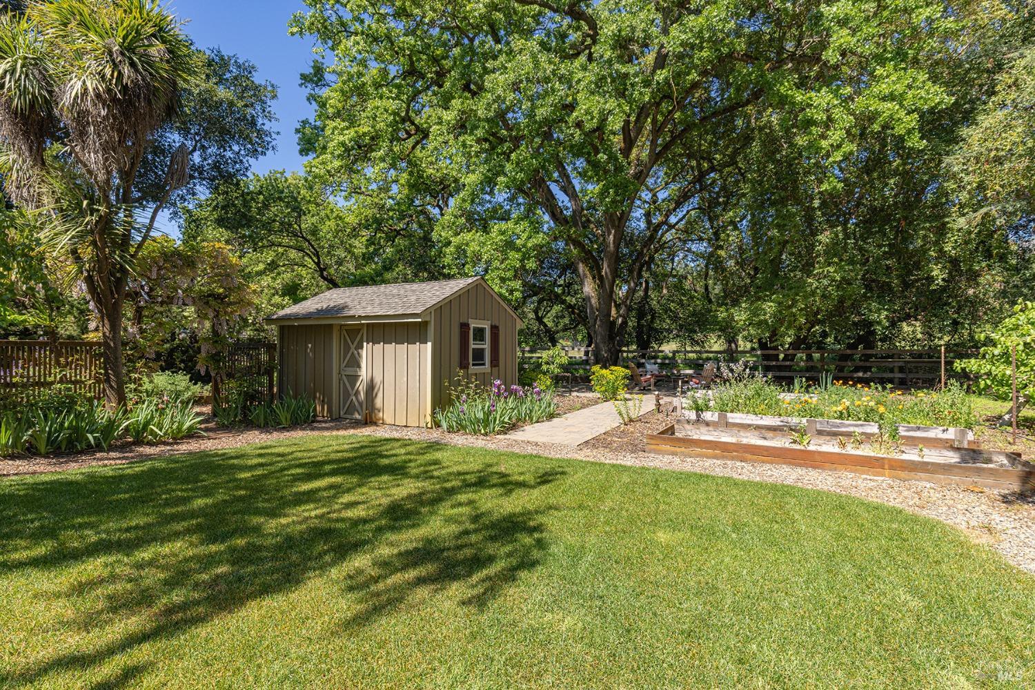 Detail Gallery Image 34 of 78 For 3180 Vichy Ave, Napa,  CA 94558 - 3 Beds | 3 Baths