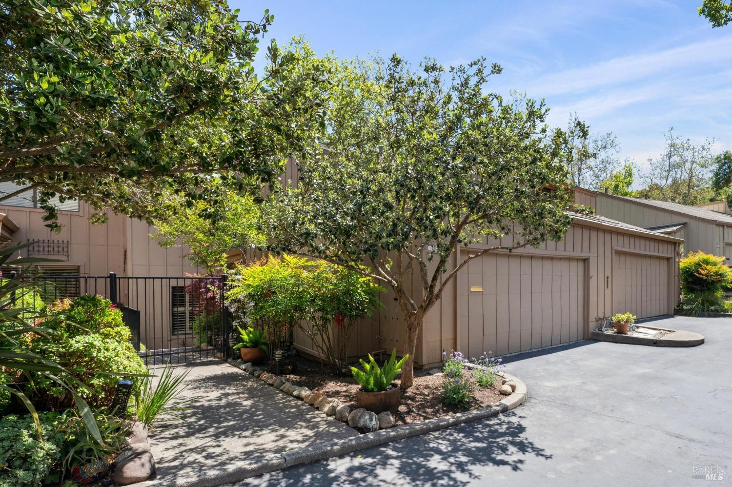 Detail Gallery Image 2 of 51 For 73 Flicker Dr, Novato,  CA 94949 - 3 Beds | 2/1 Baths
