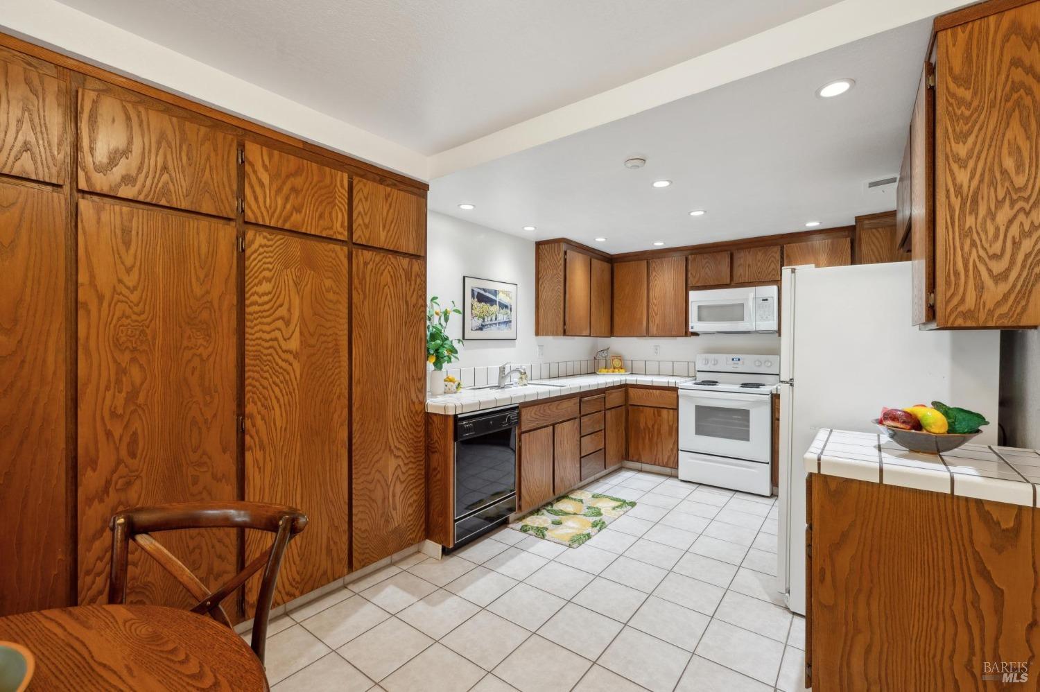 Detail Gallery Image 22 of 51 For 73 Flicker Dr, Novato,  CA 94949 - 3 Beds | 2/1 Baths