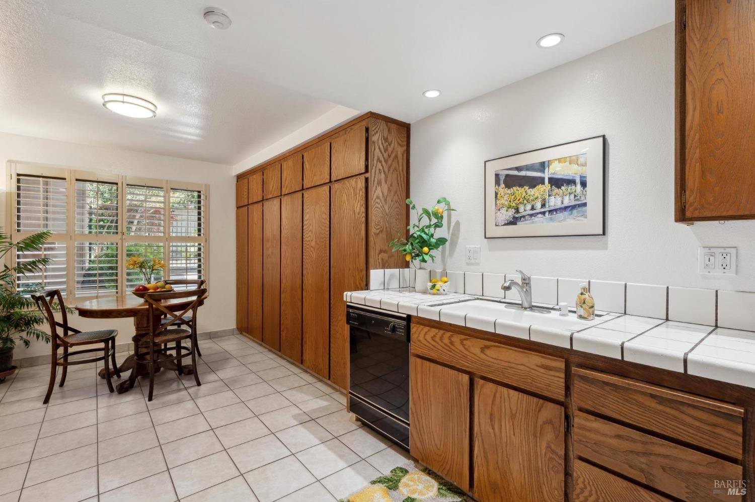 Detail Gallery Image 24 of 51 For 73 Flicker Dr, Novato,  CA 94949 - 3 Beds | 2/1 Baths