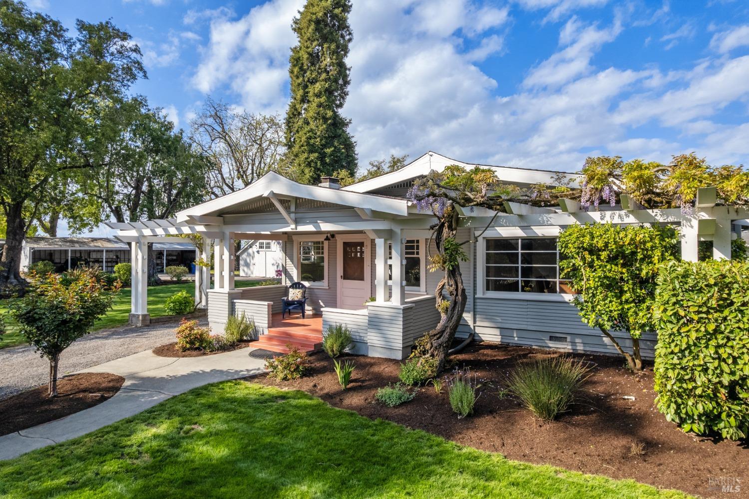 Detail Gallery Image 3 of 41 For 2855 Old Gravenstein Hwy, Sebastopol,  CA 95472 - 2 Beds | 1 Baths