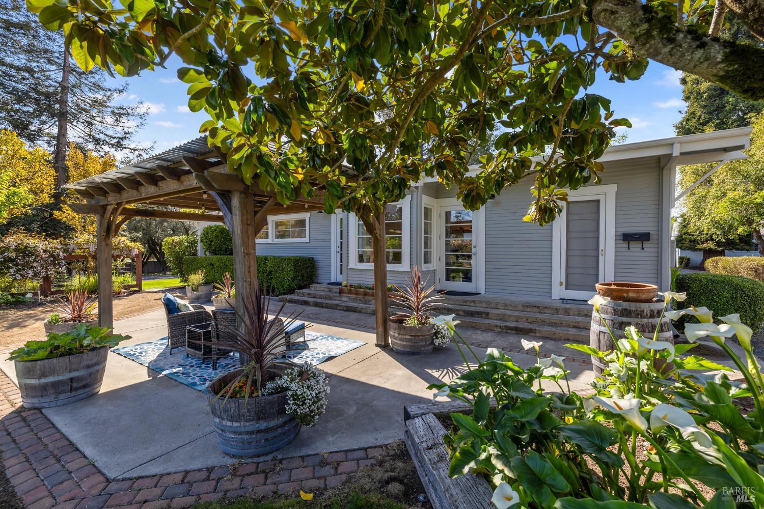 Detail Gallery Image 10 of 41 For 2855 Old Gravenstein Hwy, Sebastopol,  CA 95472 - 2 Beds | 1 Baths