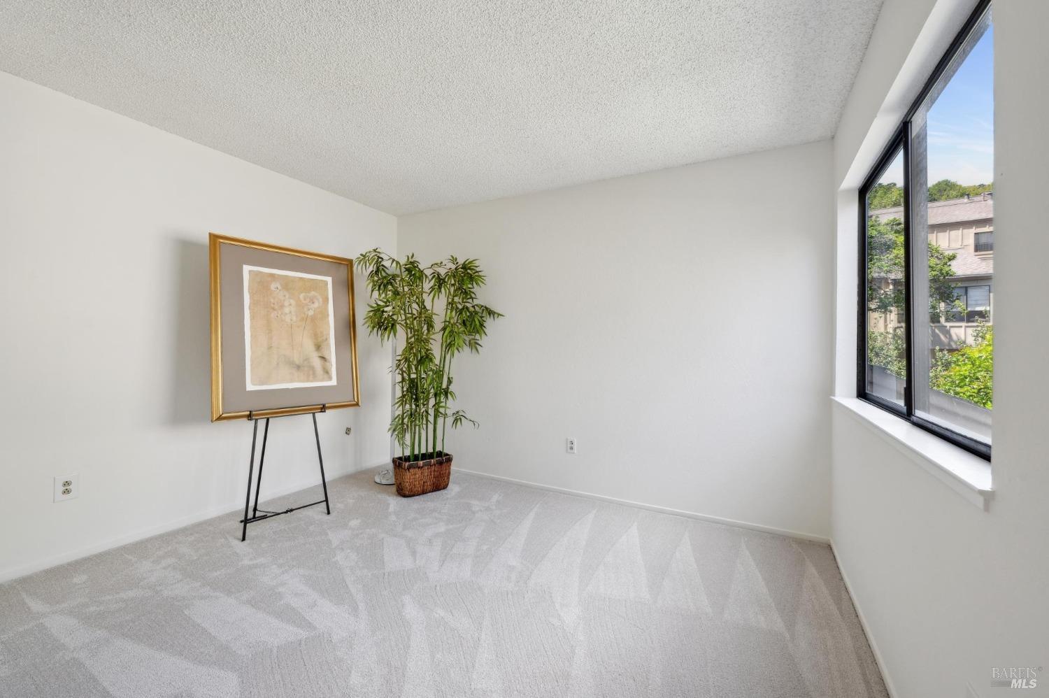 Detail Gallery Image 35 of 51 For 73 Flicker Dr, Novato,  CA 94949 - 3 Beds | 2/1 Baths