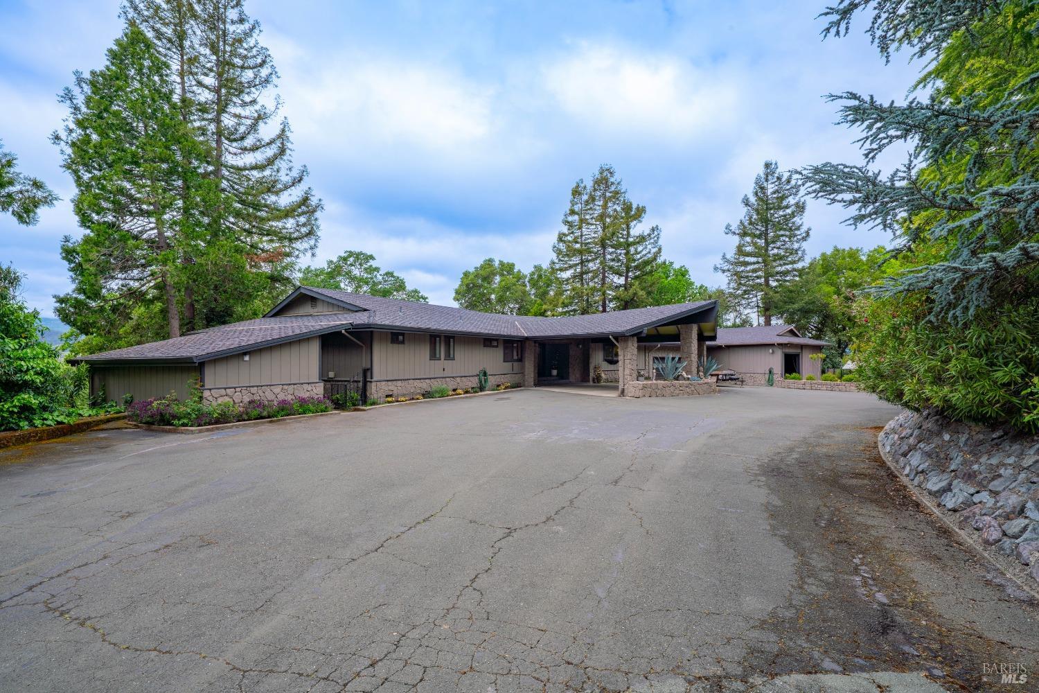 Detail Gallery Image 3 of 57 For 1340 Vista Verde Rd, Ukiah,  CA 95482 - 3 Beds | 2/1 Baths