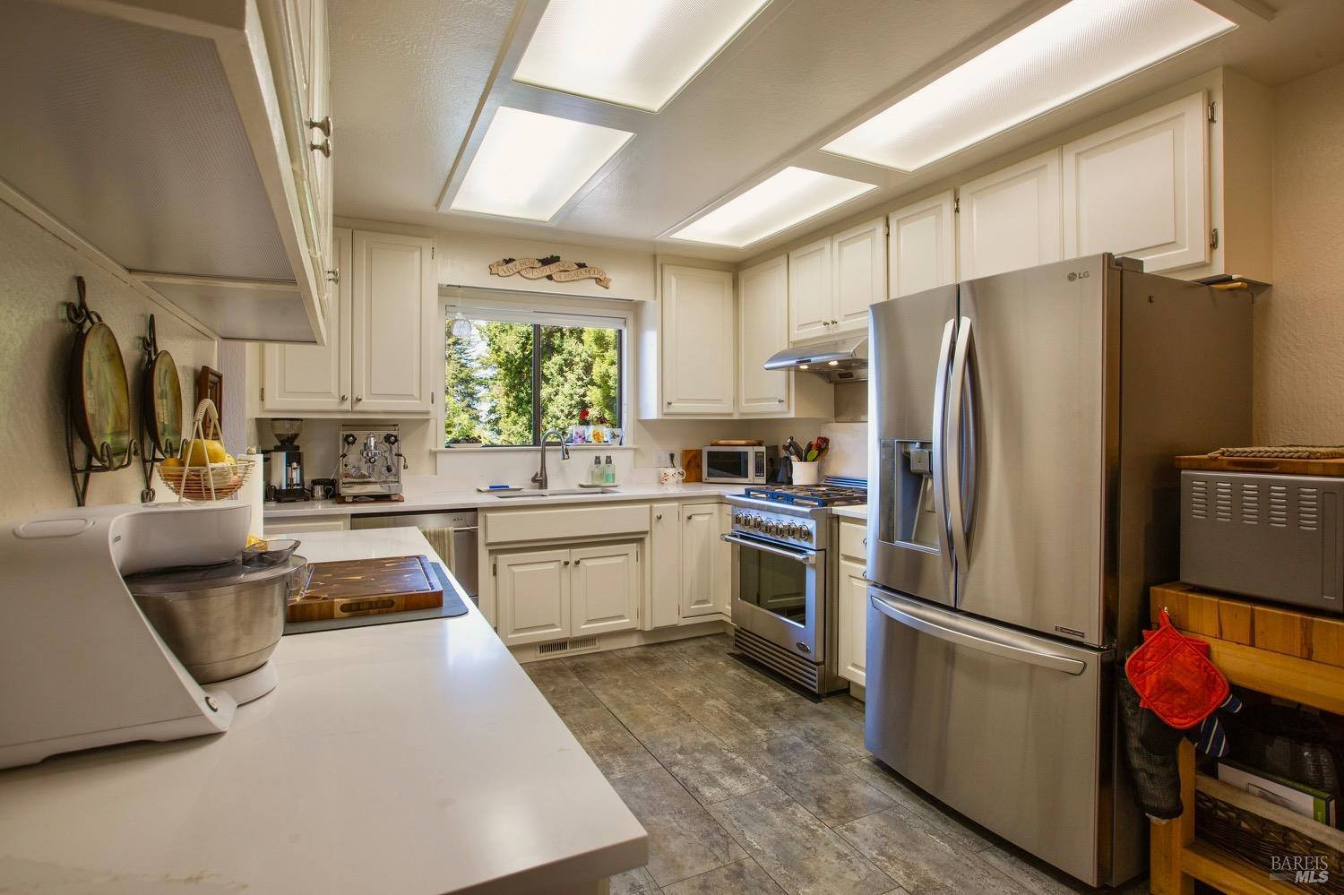 Detail Gallery Image 10 of 47 For 32391 Mill Creek Dr, Fort Bragg,  CA 95437 - 3 Beds | 2 Baths