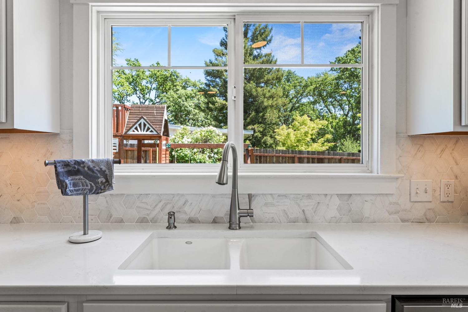 Detail Gallery Image 5 of 43 For 1207 W Clay St, Ukiah,  CA 95482 - 3 Beds | 2 Baths