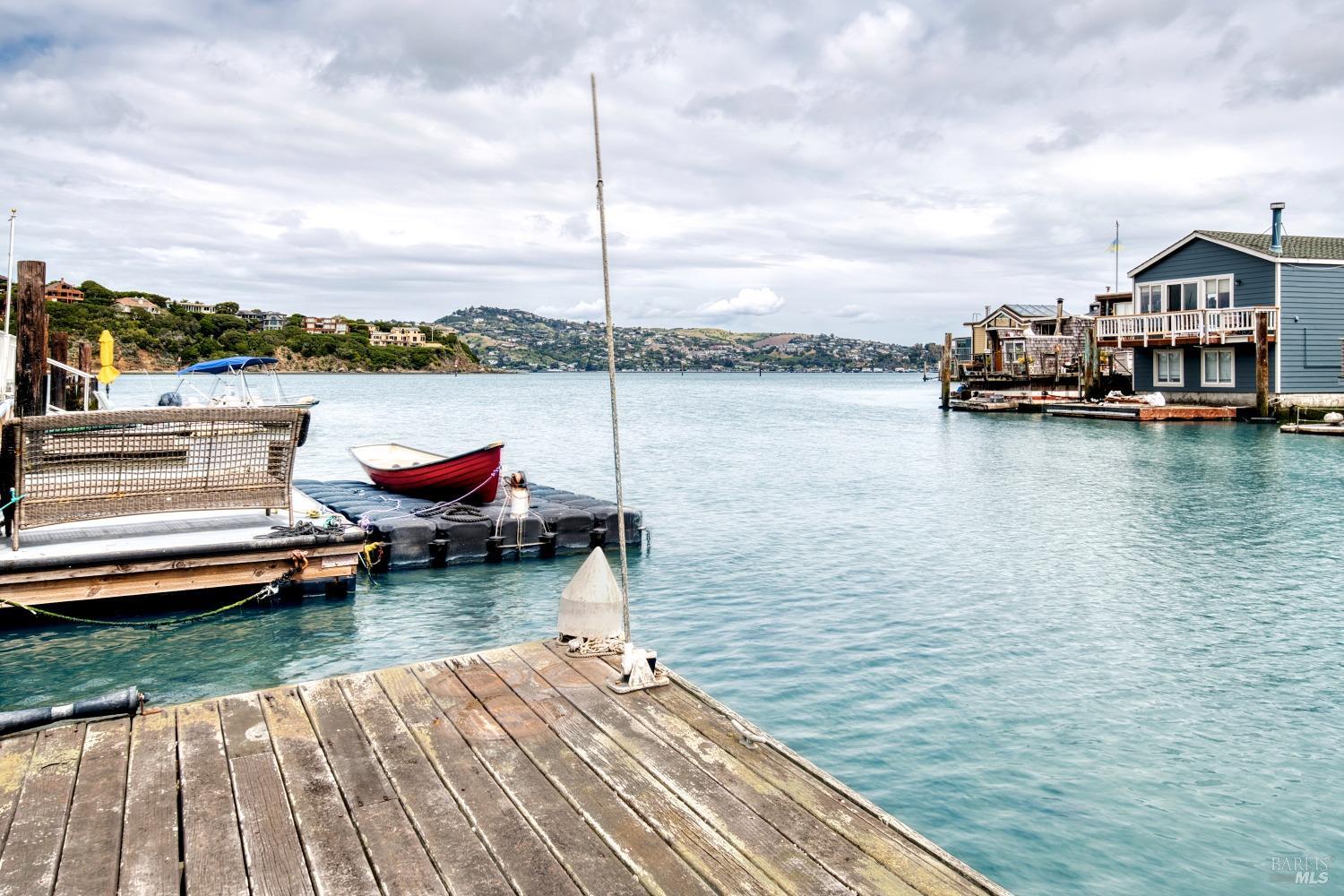Detail Gallery Image 2 of 30 For 6 Yellow Ferry Dock Unkn, Sausalito,  CA 94965 - 2 Beds | 2 Baths
