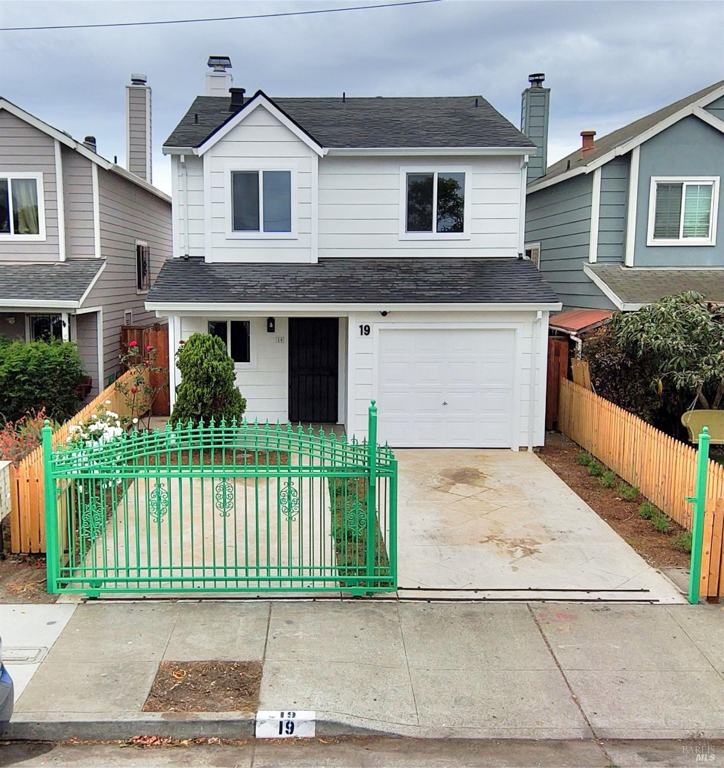Detail Gallery Image 1 of 48 For 19 4th St, Richmond,  CA 94801 - 3 Beds | 2/1 Baths