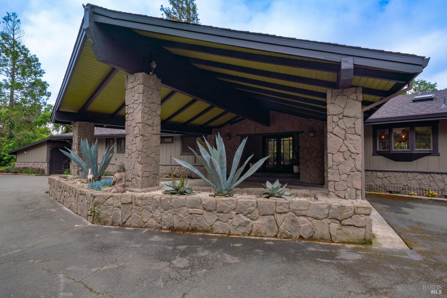 Detail Gallery Image 2 of 57 For 1340 Vista Verde Rd, Ukiah,  CA 95482 - 3 Beds | 2/1 Baths