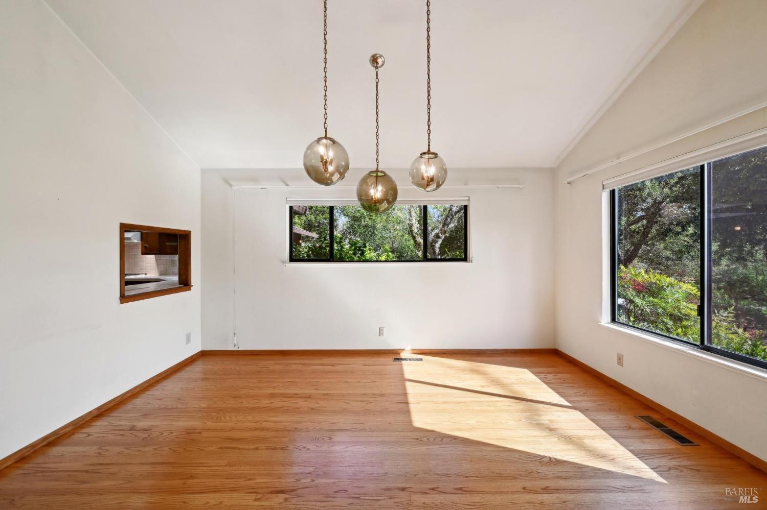 Detail Gallery Image 15 of 31 For 3369 Jaylee Dr, Santa Rosa,  CA 95404 - 4 Beds | 2/1 Baths