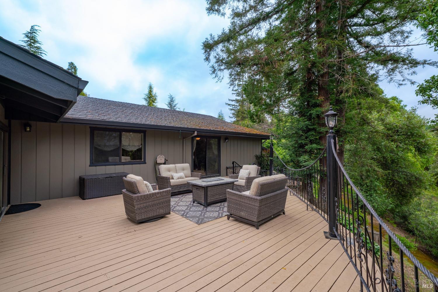Detail Gallery Image 34 of 57 For 1340 Vista Verde Rd, Ukiah,  CA 95482 - 3 Beds | 2/1 Baths
