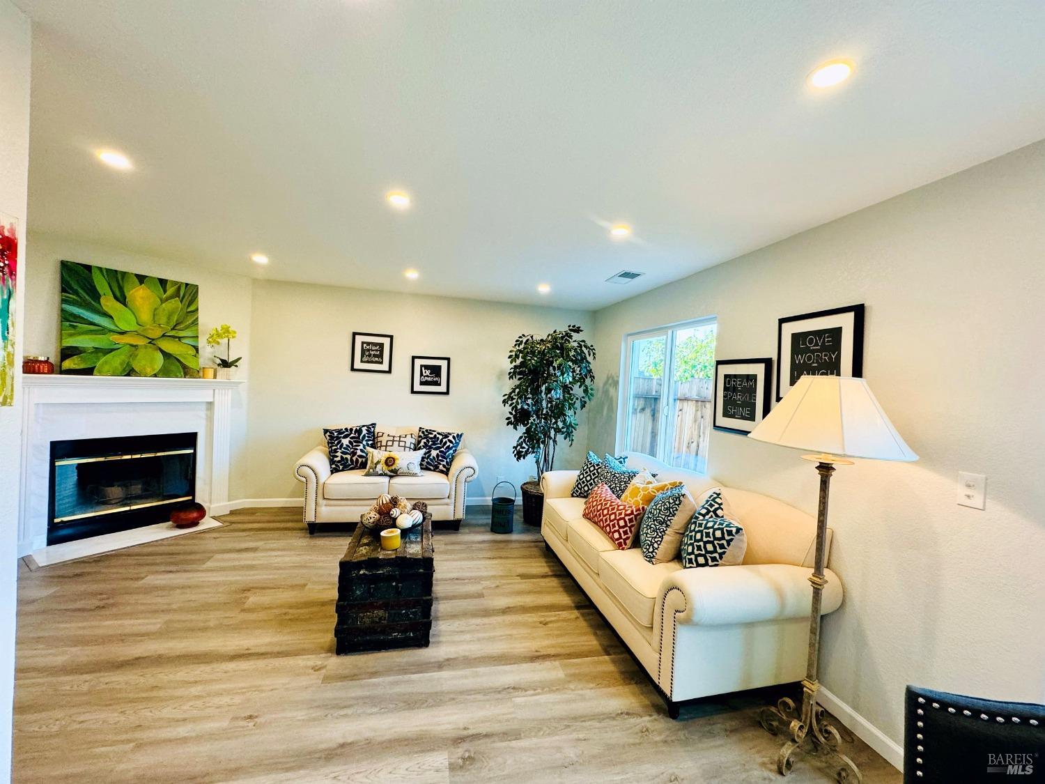 Detail Gallery Image 5 of 48 For 19 4th St, Richmond,  CA 94801 - 3 Beds | 2/1 Baths
