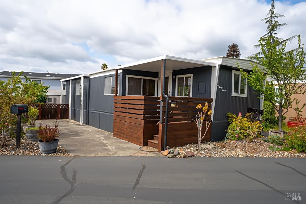 Detail Gallery Image 1 of 32 For 127 Coachman Ln 13, Santa Rosa,  CA 95404 - 2 Beds | 2 Baths