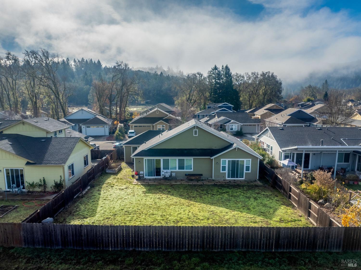 Detail Gallery Image 9 of 13 For 412 Grove St, Willits,  CA 95490 - 4 Beds | 3 Baths