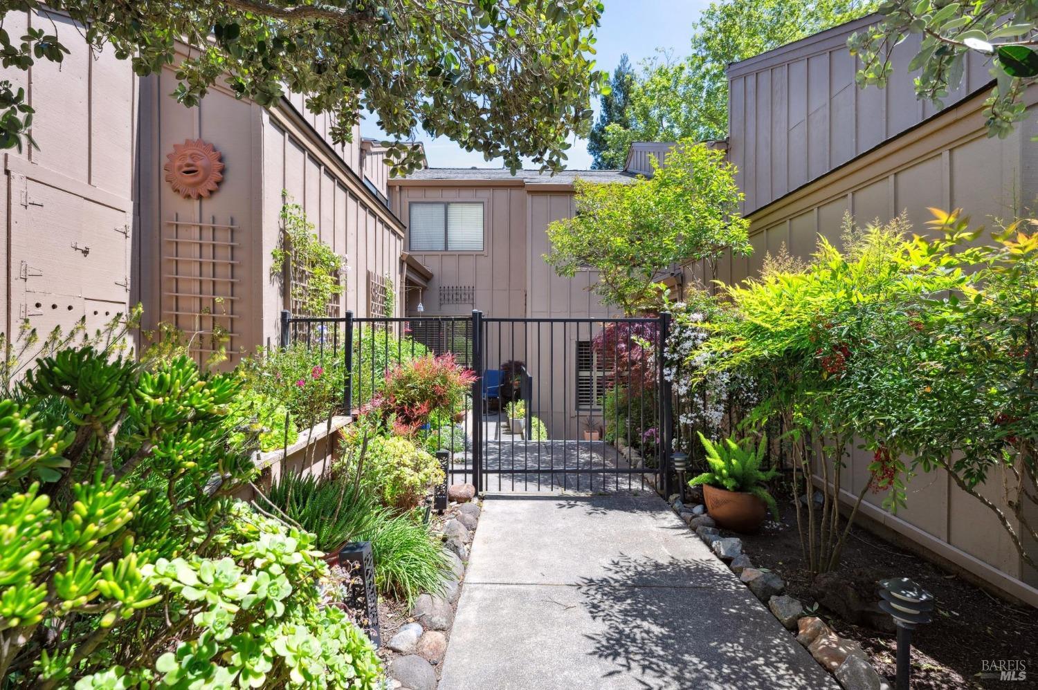Detail Gallery Image 3 of 51 For 73 Flicker Dr, Novato,  CA 94949 - 3 Beds | 2/1 Baths