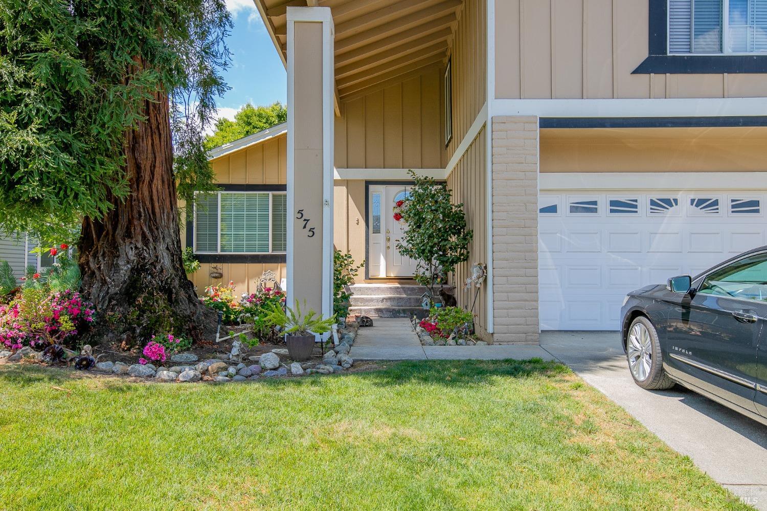 Detail Gallery Image 2 of 43 For 575 Gregory Dr, Vacaville,  CA 95687 - 4 Beds | 2/1 Baths
