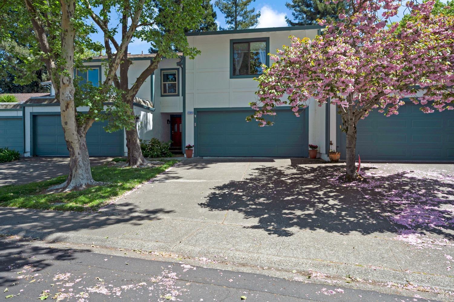2204 Marylyn Cir