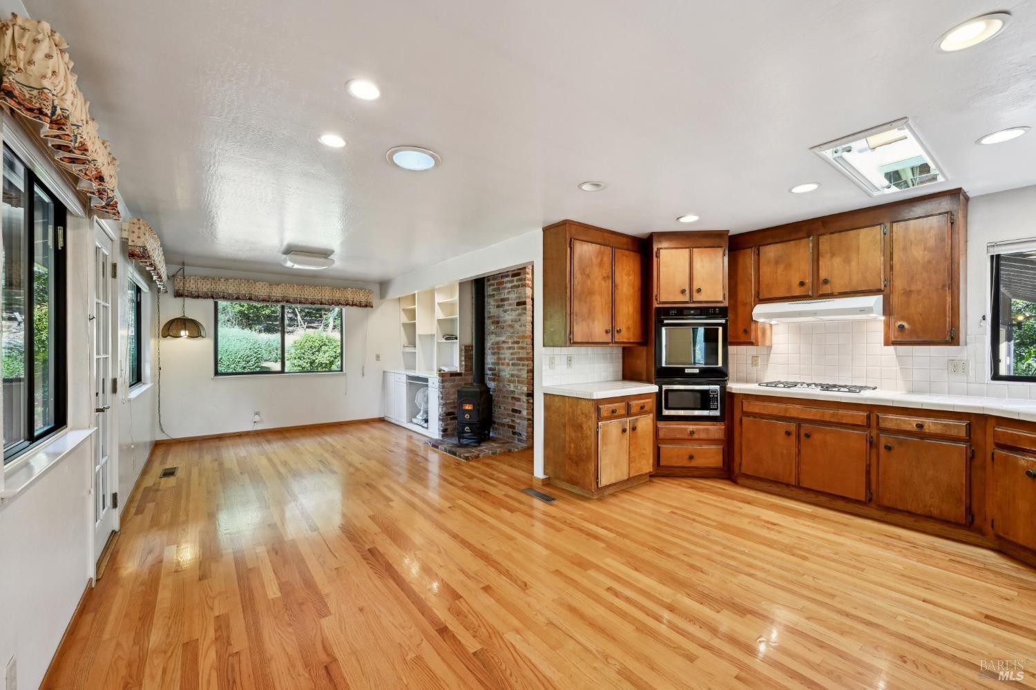 Detail Gallery Image 13 of 31 For 3369 Jaylee Dr, Santa Rosa,  CA 95404 - 4 Beds | 2/1 Baths