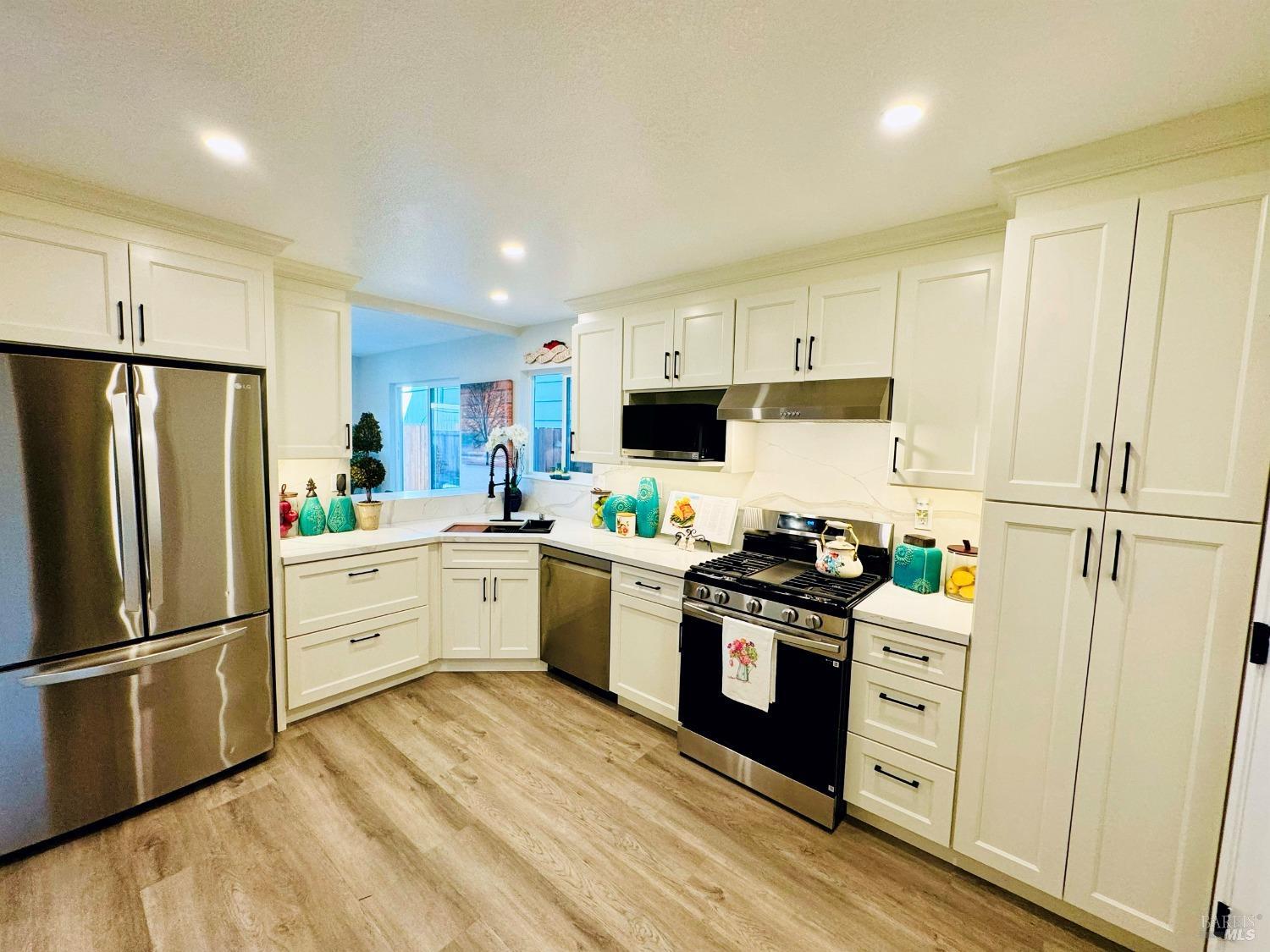 Detail Gallery Image 14 of 48 For 19 4th St, Richmond,  CA 94801 - 3 Beds | 2/1 Baths
