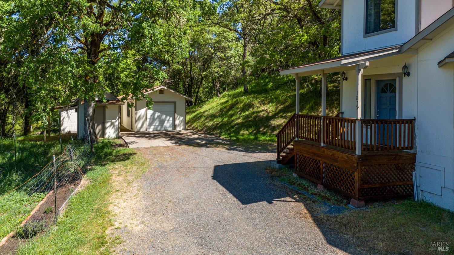 Detail Gallery Image 2 of 34 For 1875 Road B Rd, Redwood Valley,  CA 95470 - 3 Beds | 2 Baths