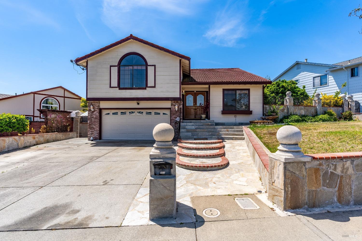 Detail Gallery Image 1 of 20 For 301 Sea Mist Dr, Vallejo,  CA 94591 - 3 Beds | 2 Baths