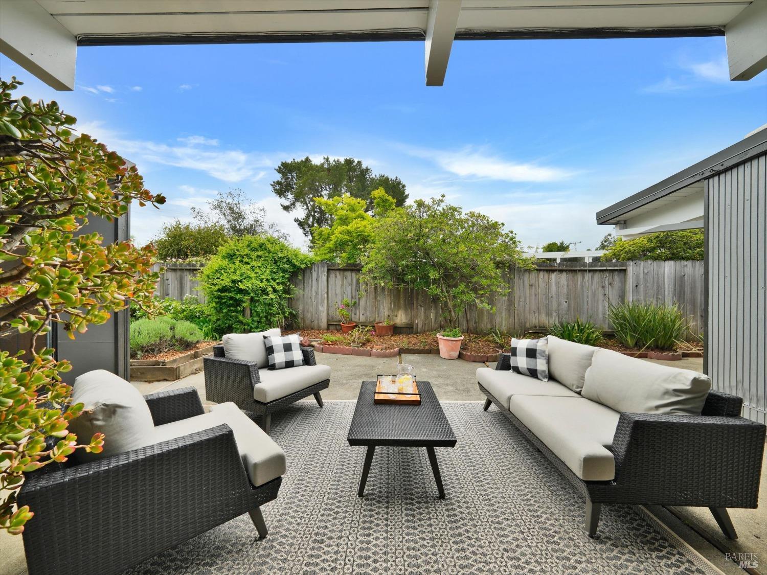 Detail Gallery Image 18 of 25 For 628 Bamboo Ter, San Rafael,  CA 94903 - 3 Beds | 2 Baths