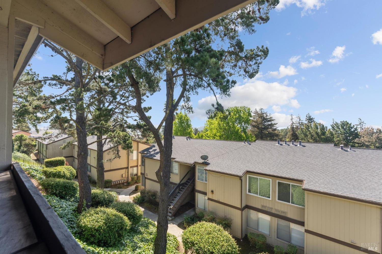 Detail Gallery Image 10 of 17 For 355 Parkview Ter #A6,  Vallejo,  CA 94589 - 3 Beds | 2 Baths