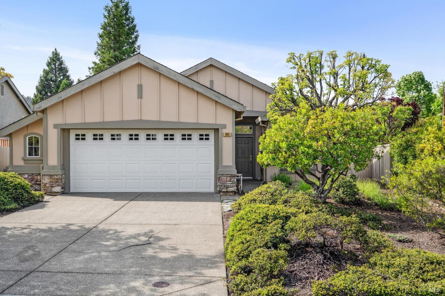Detail Gallery Image 1 of 42 For 104 Plumeria Ct, Cloverdale,  CA 95425 - 2 Beds | 2 Baths
