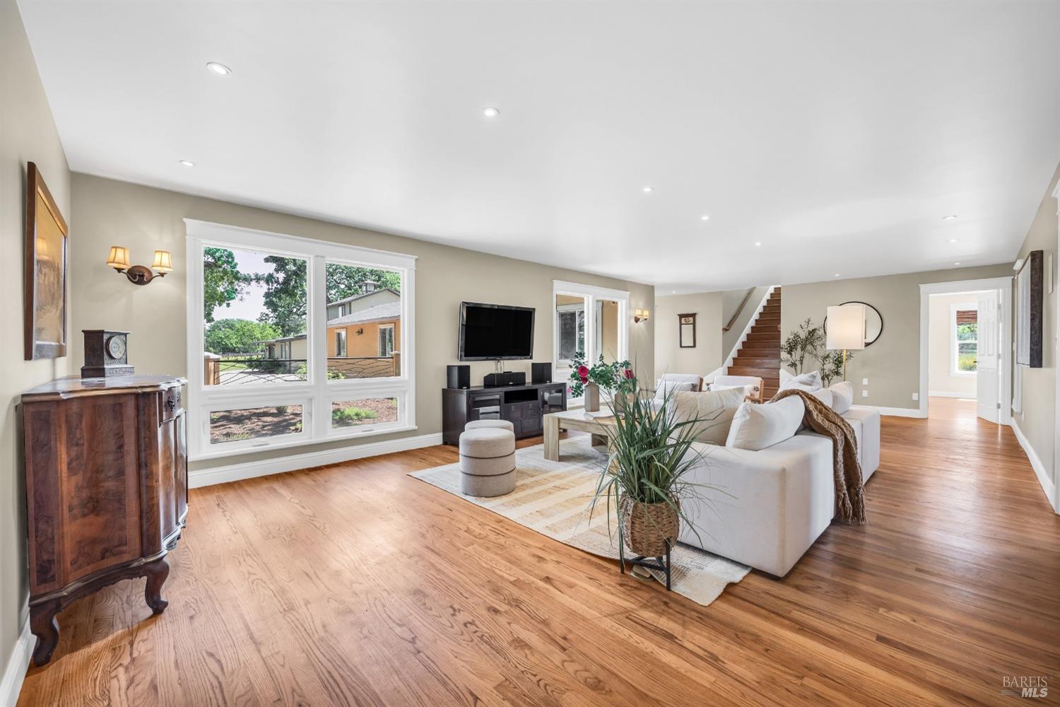 Detail Gallery Image 7 of 79 For 3950 Black Oak Dr, Santa Rosa,  CA 95401 - 4 Beds | 4/1 Baths