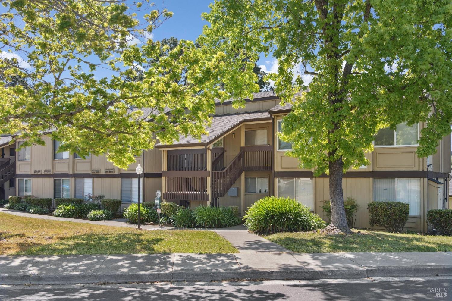 Detail Gallery Image 1 of 17 For 355 Parkview Ter #A6,  Vallejo,  CA 94589 - 3 Beds | 2 Baths