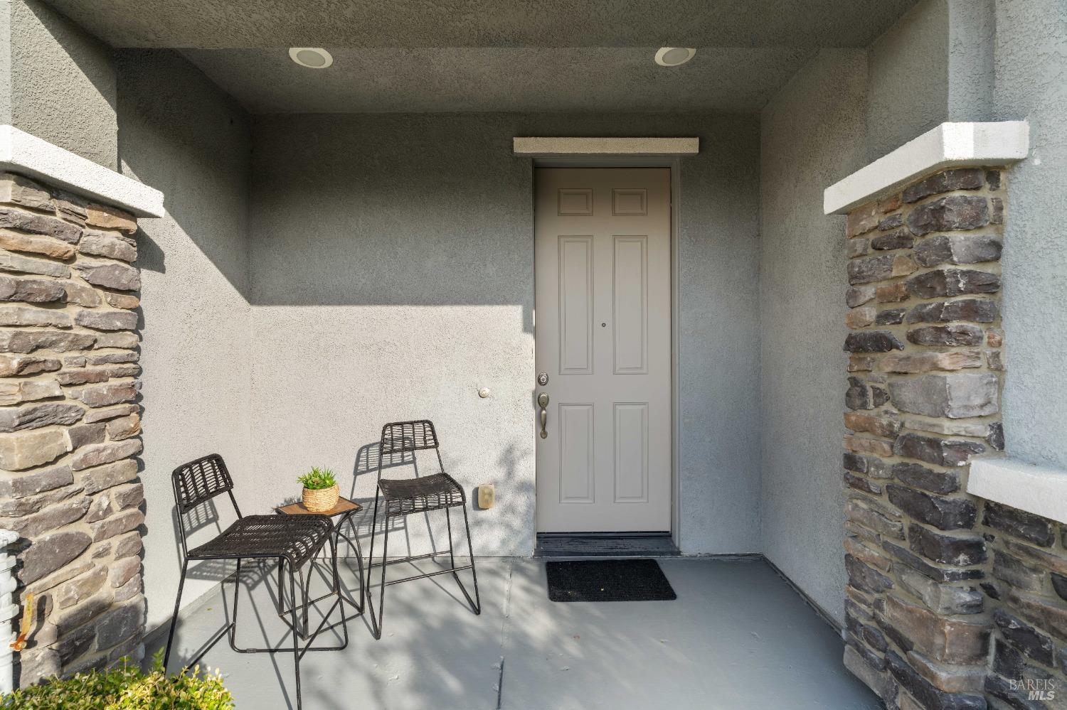Detail Gallery Image 4 of 51 For 2326 Ray Venning Ct, Fairfield,  CA 94533 - 4 Beds | 3/1 Baths