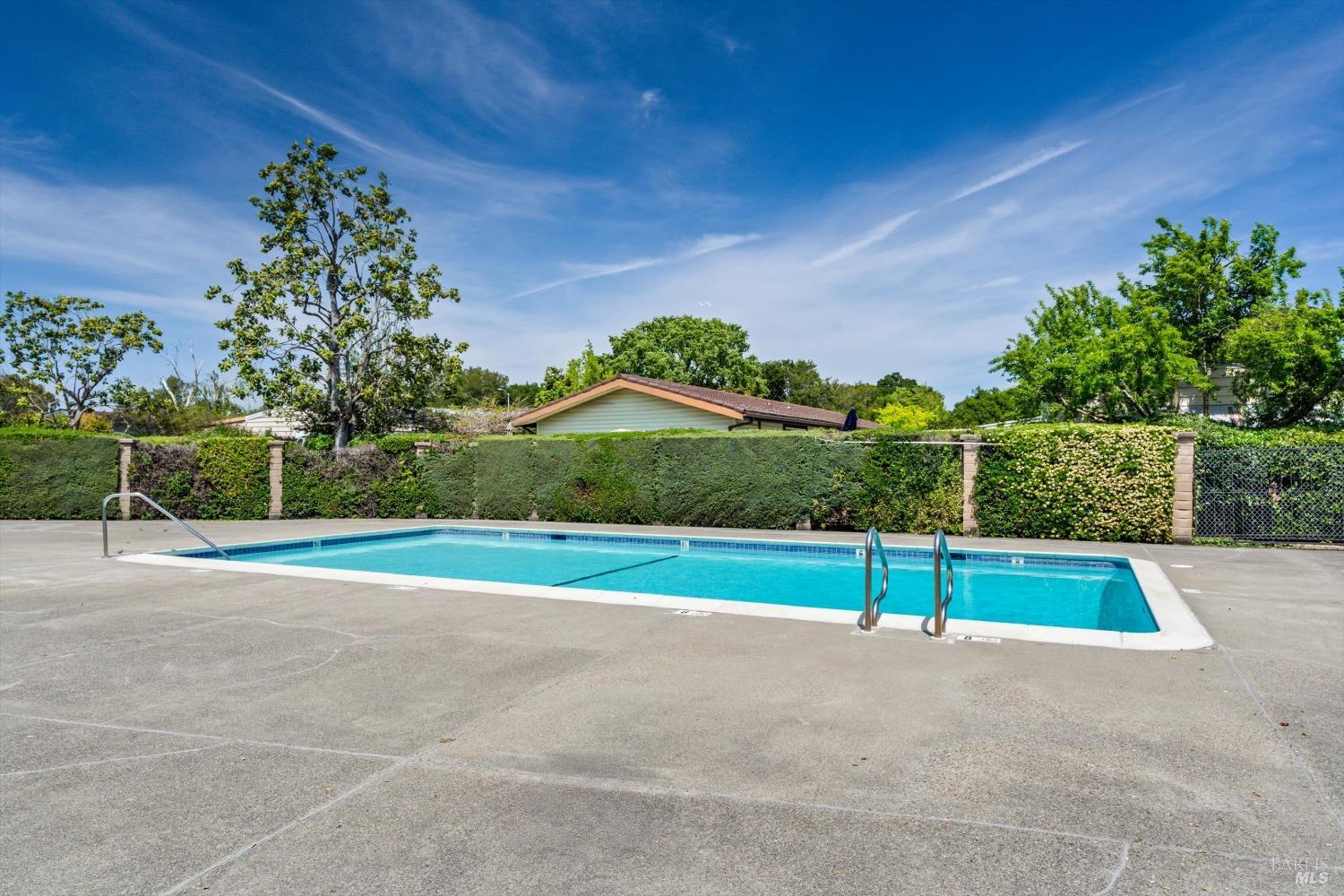 Detail Gallery Image 15 of 16 For 222 Arboleda Dr, Santa Rosa,  CA 95401 - 2 Beds | 2 Baths