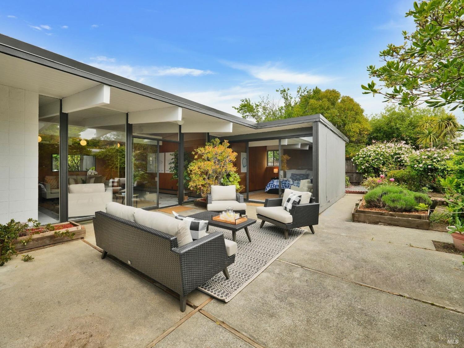 Detail Gallery Image 19 of 25 For 628 Bamboo Ter, San Rafael,  CA 94903 - 3 Beds | 2 Baths