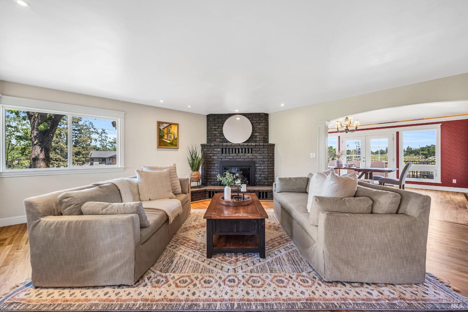 Detail Gallery Image 18 of 79 For 3950 Black Oak Dr, Santa Rosa,  CA 95401 - 4 Beds | 4/1 Baths