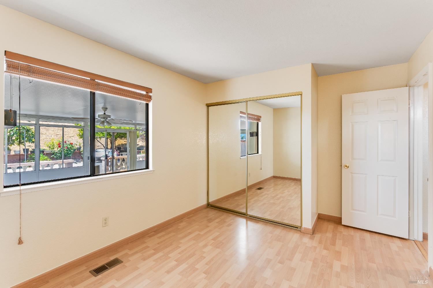 Detail Gallery Image 16 of 20 For 301 Sea Mist Dr, Vallejo,  CA 94591 - 3 Beds | 2 Baths