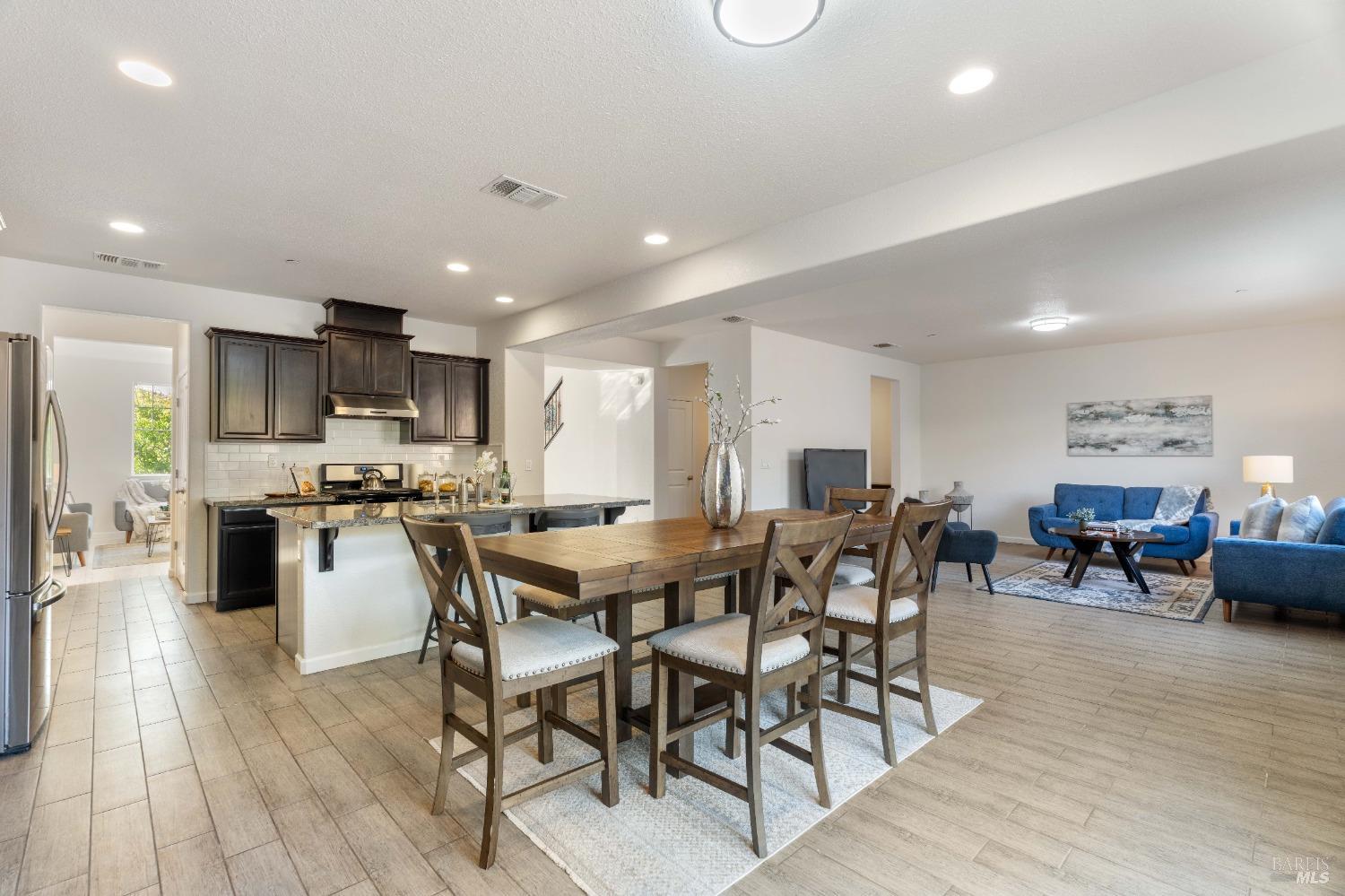 Detail Gallery Image 12 of 51 For 2326 Ray Venning Ct, Fairfield,  CA 94533 - 4 Beds | 3/1 Baths