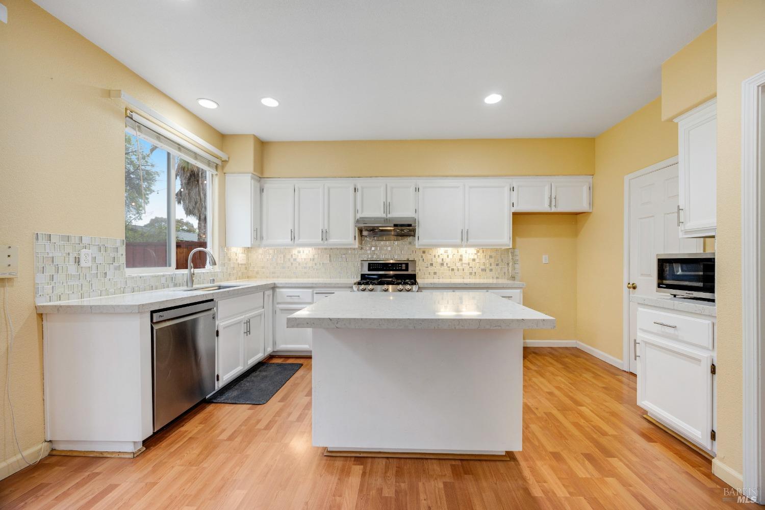 Detail Gallery Image 22 of 72 For 2916 Park Meadow Dr, Santa Rosa,  CA 95407 - 3 Beds | 2/1 Baths