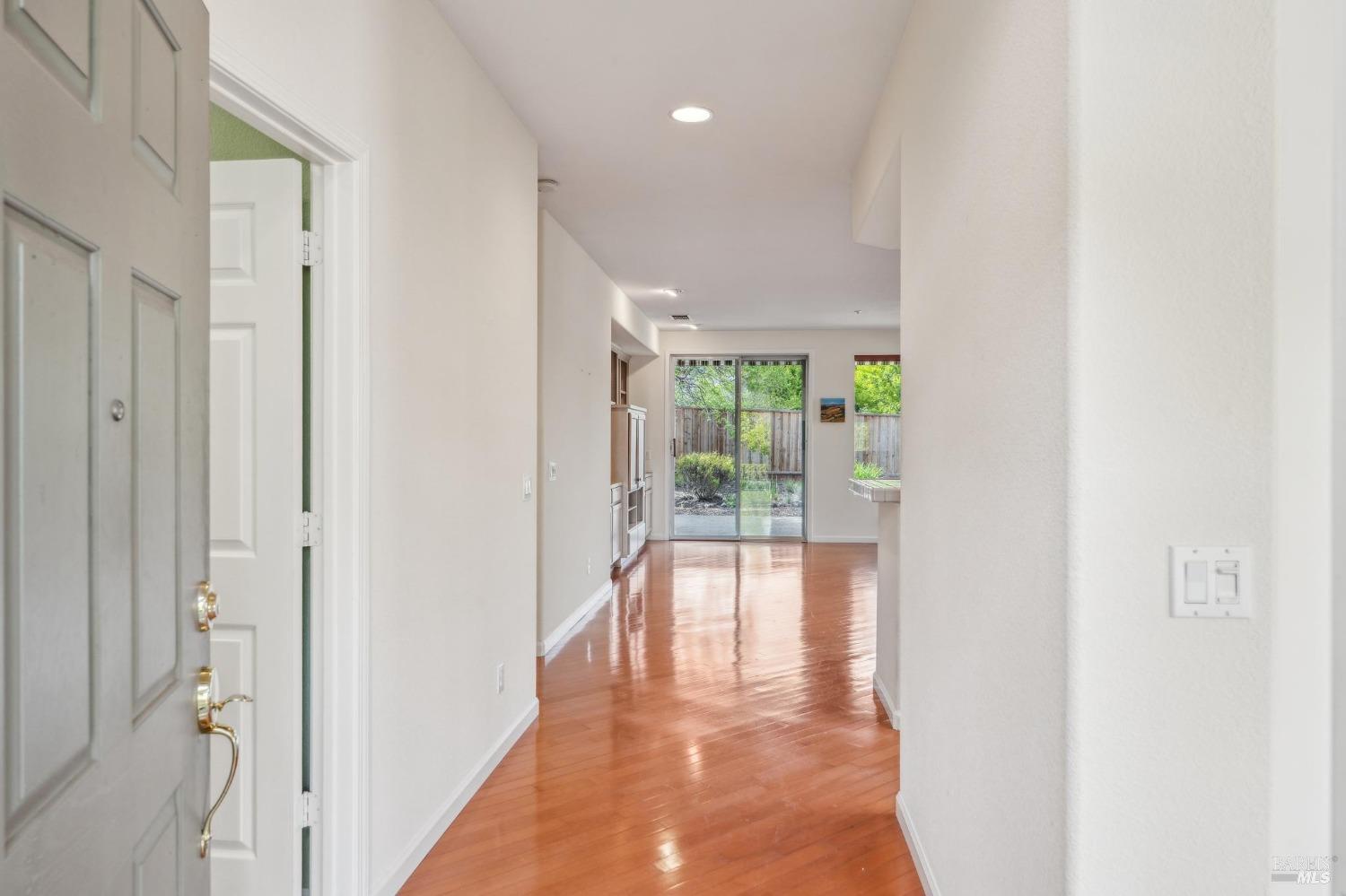 Detail Gallery Image 4 of 42 For 104 Plumeria Ct, Cloverdale,  CA 95425 - 2 Beds | 2 Baths