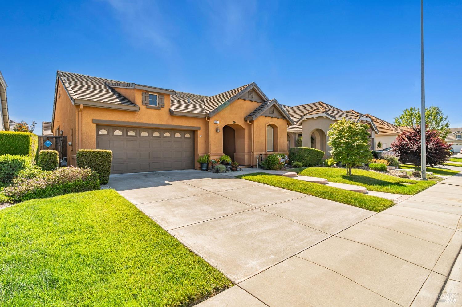 Red Sunset Court, Vacaville, California image 2