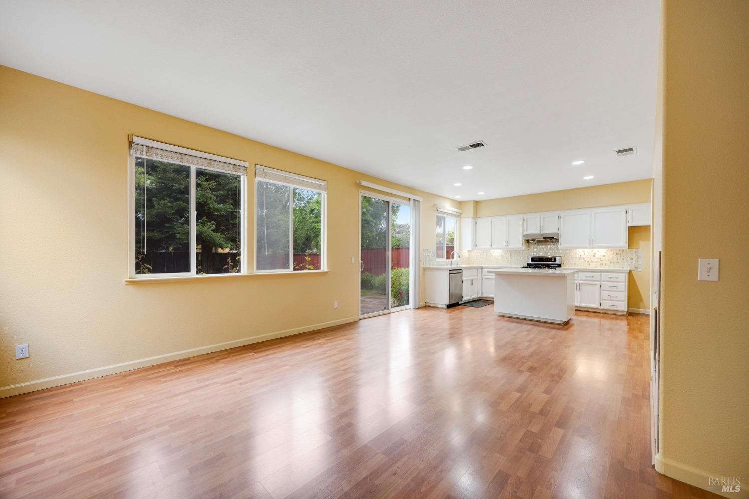 Detail Gallery Image 17 of 72 For 2916 Park Meadow Dr, Santa Rosa,  CA 95407 - 3 Beds | 2/1 Baths